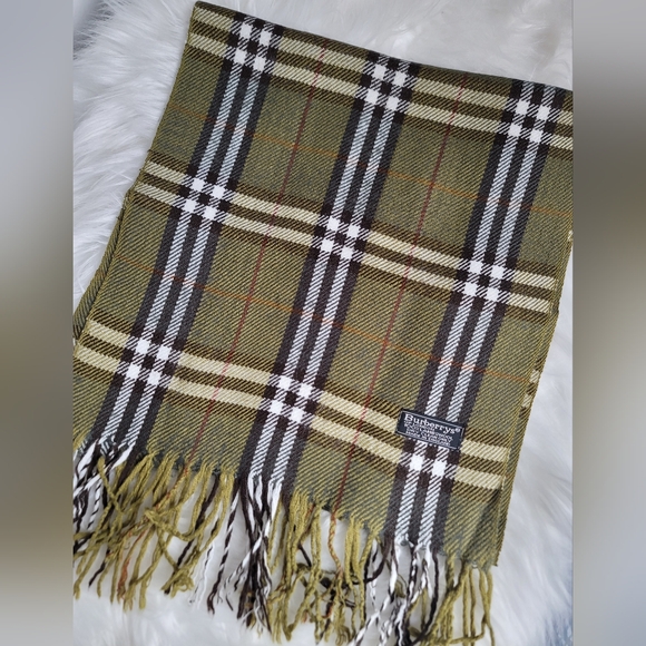 Authentic Burberry 100% Lampswool scarf - Picture 3 of 7